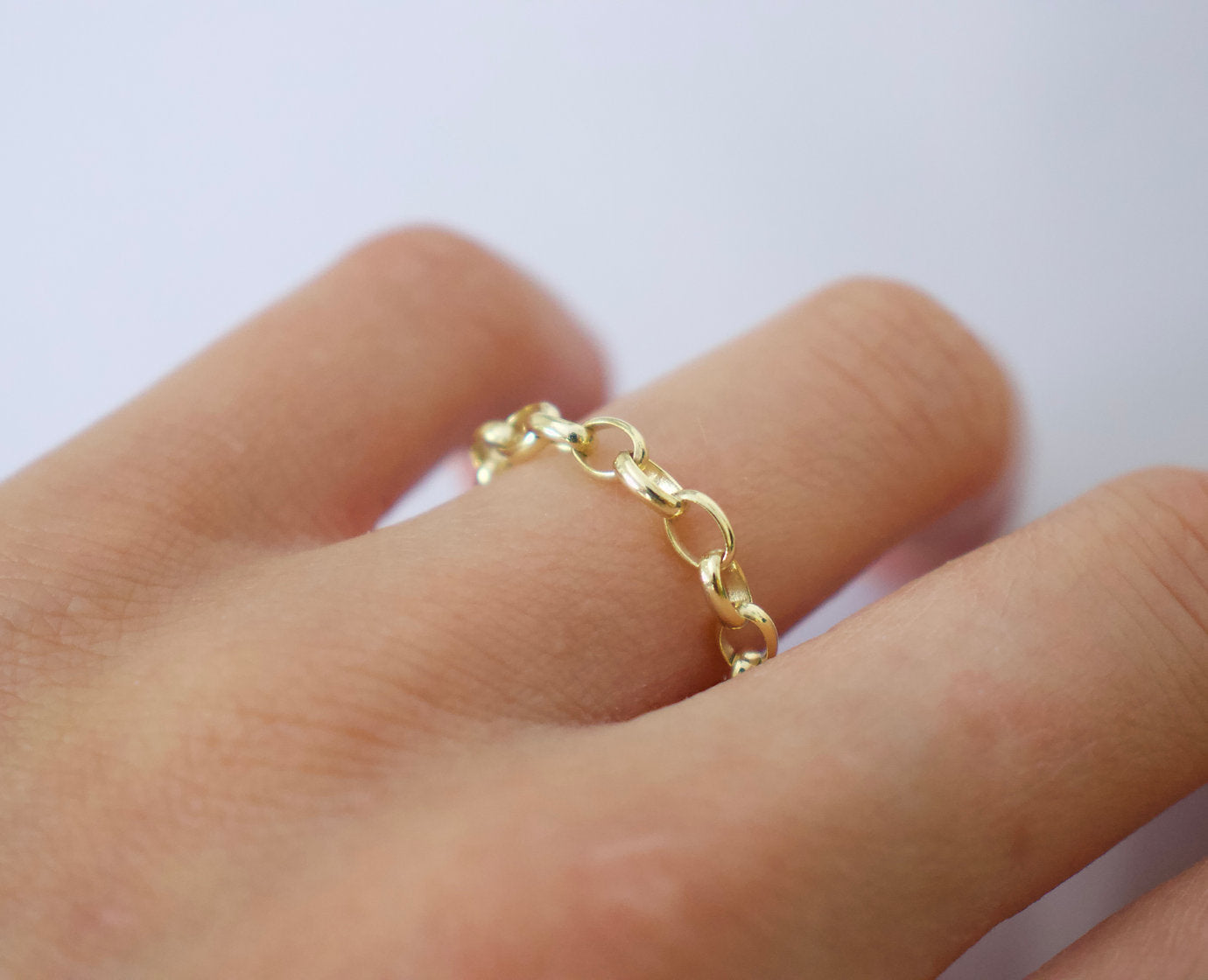 Gold chain ring. Chain ring. Belcher chain.