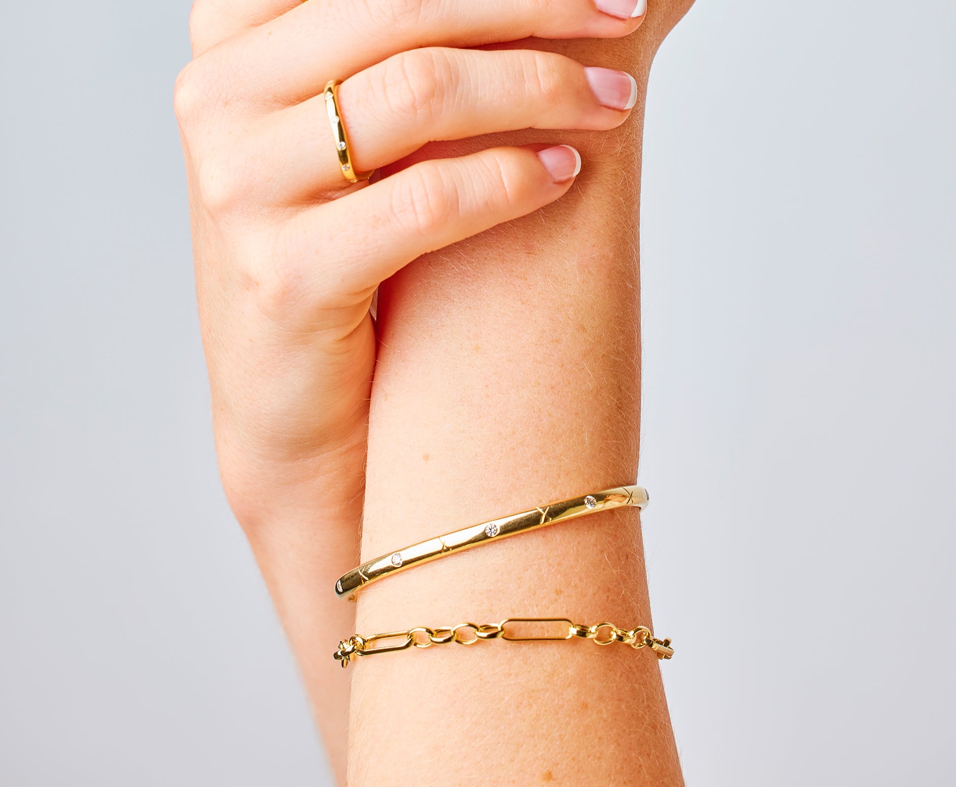 Diamond bangle. Diamond Binding Bangle. Binding Bangle. Gold bangle. Gold and diamond bangle. Kisses bangle. X bangle.