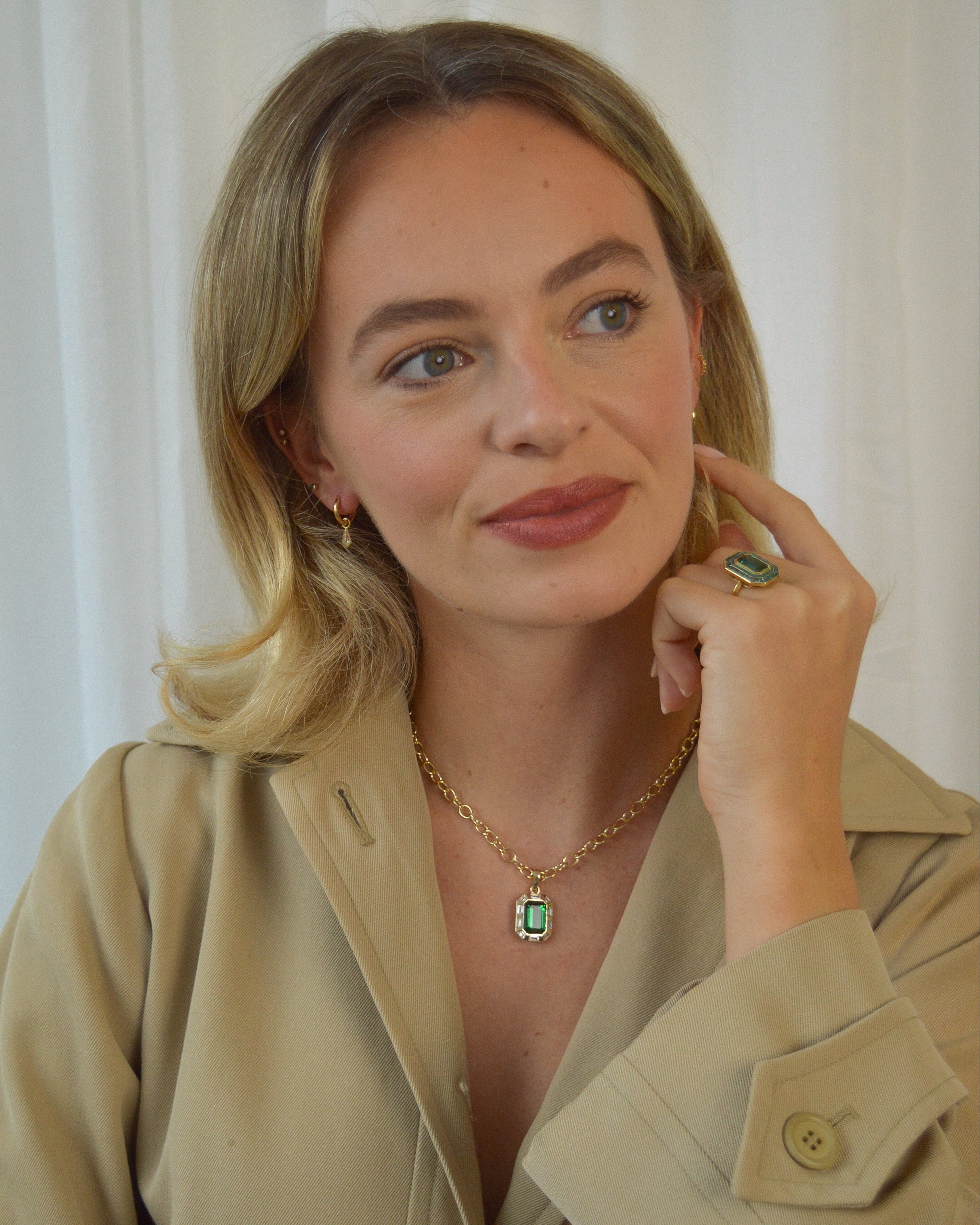 Green Tourmaline necklace. Green gemstone necklace. Big gemstone necklace. Diamond necklace. Green gemstone and diamond necklace. Gemstone necklace. T-bar necklace.