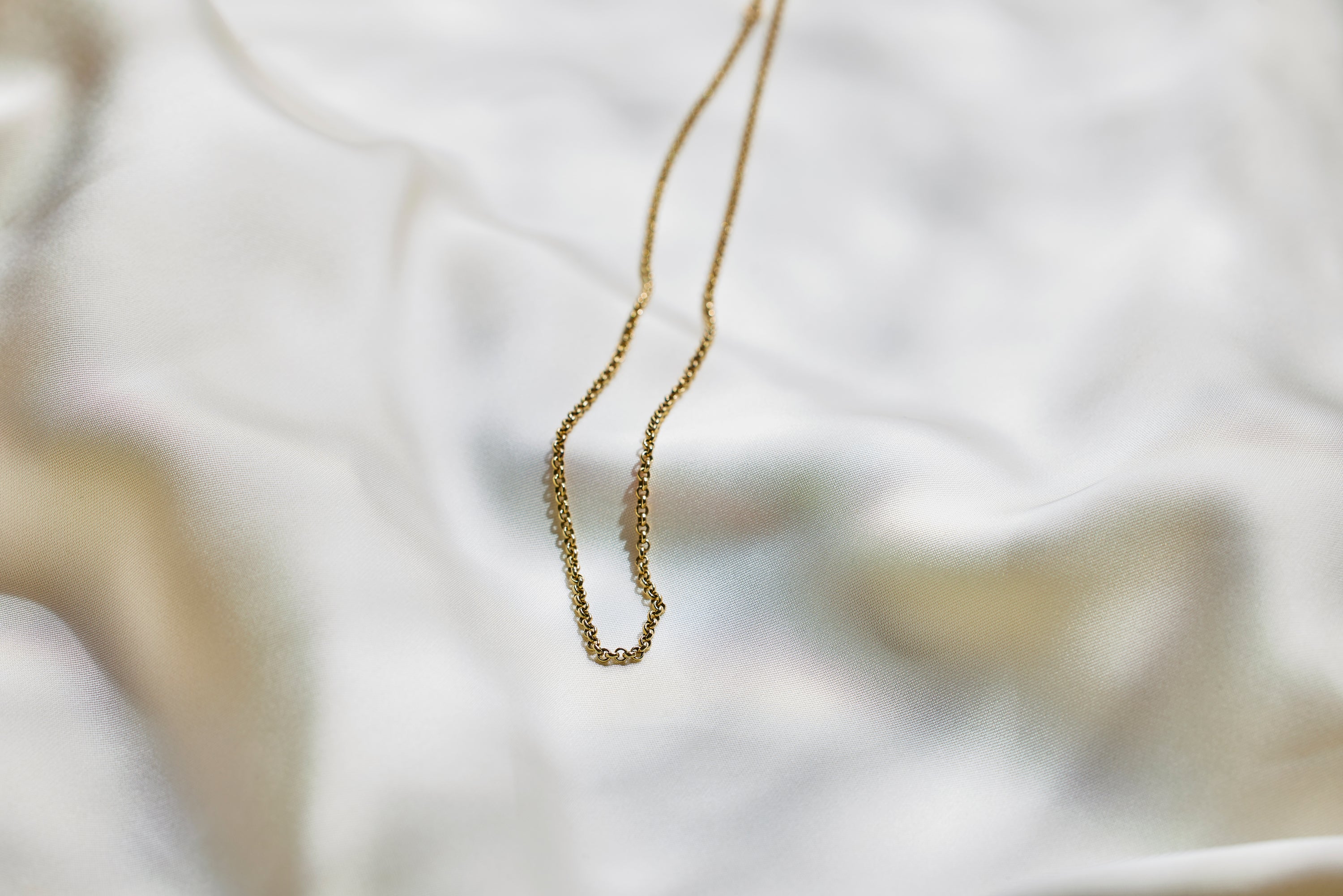 Gold chain necklace. Gold adjuster chain.