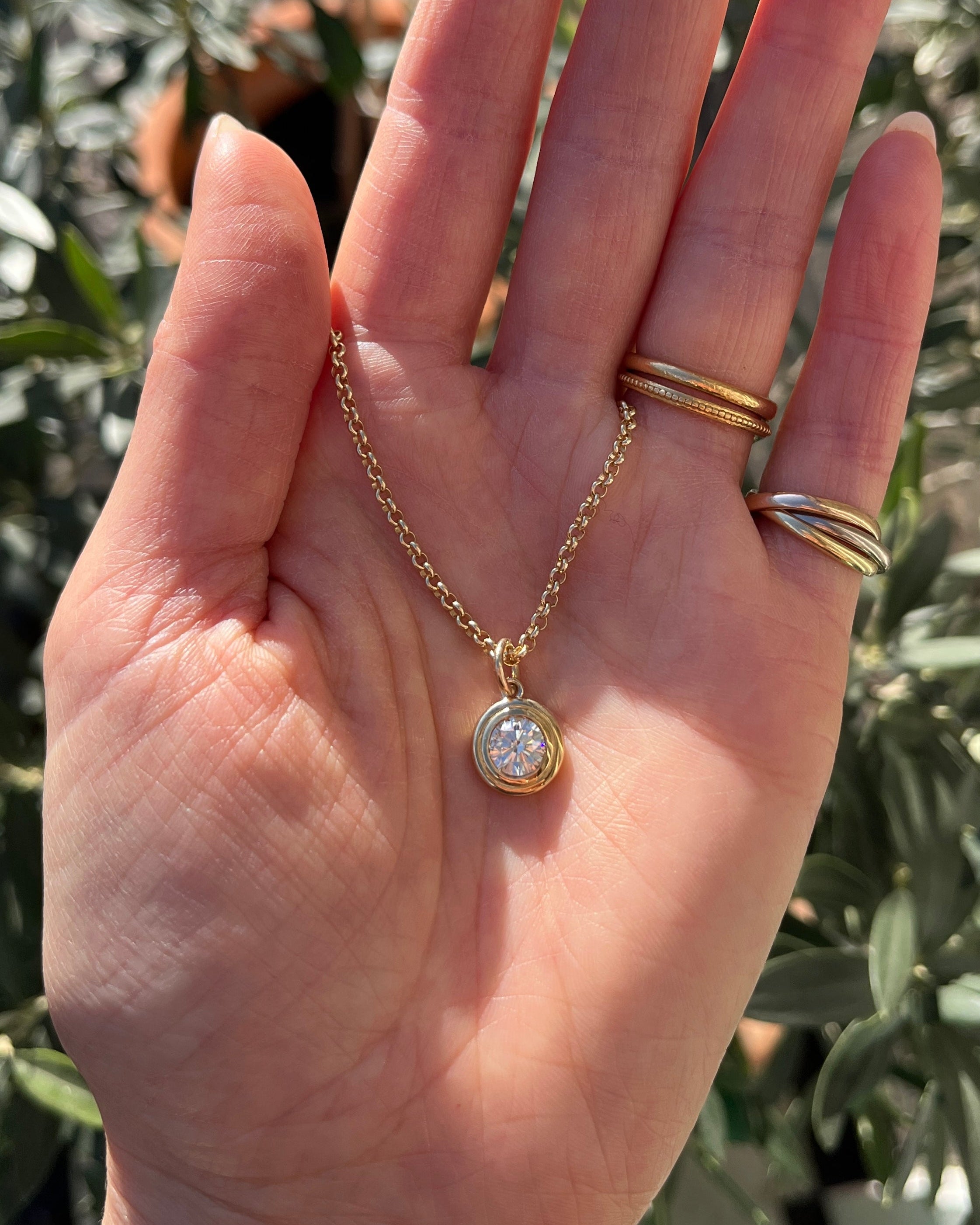Diamond pendant. Gold and Diamond pendant. Diamond necklace.