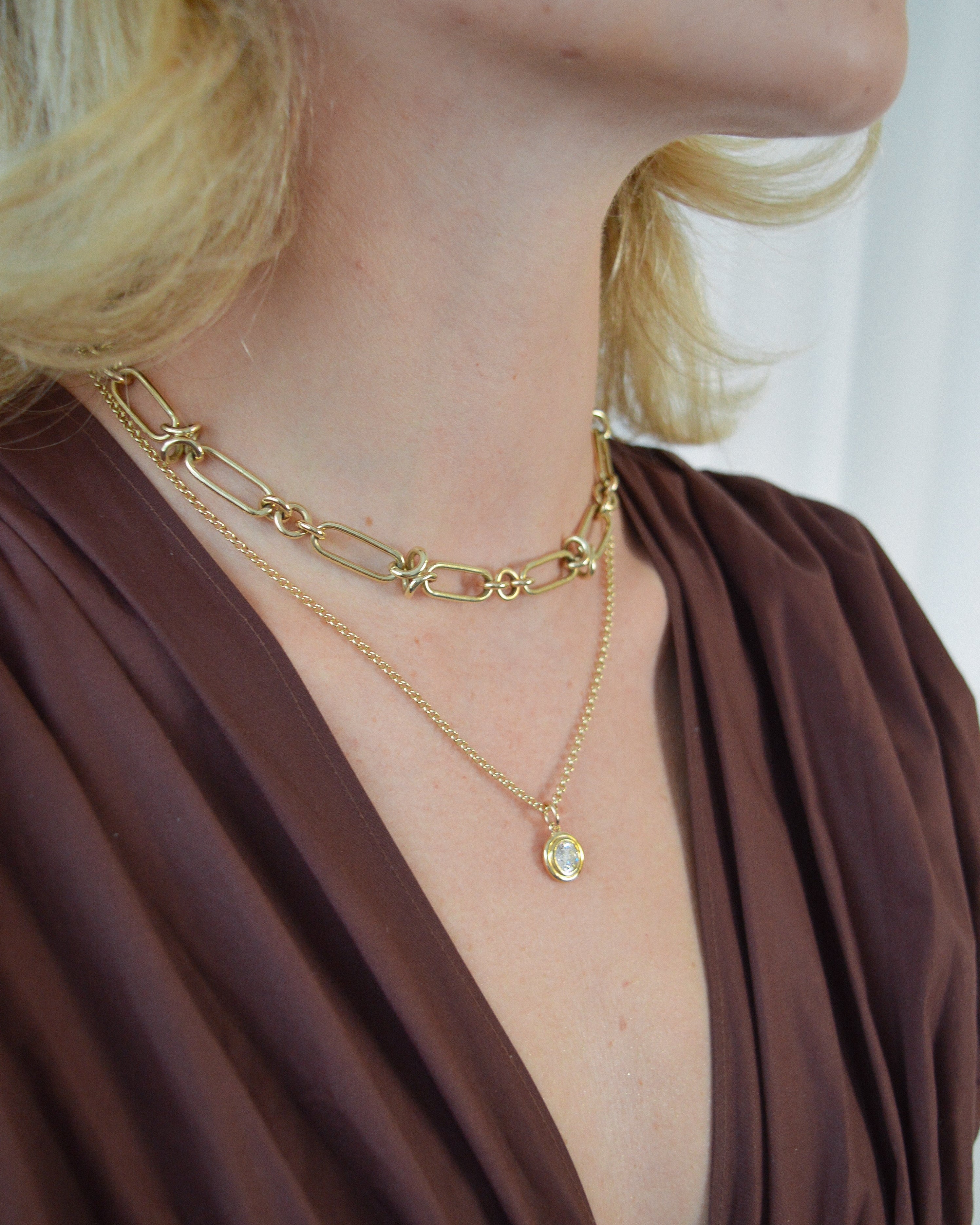 Diamond pendant. Gold and Diamond pendant. Diamond necklace.