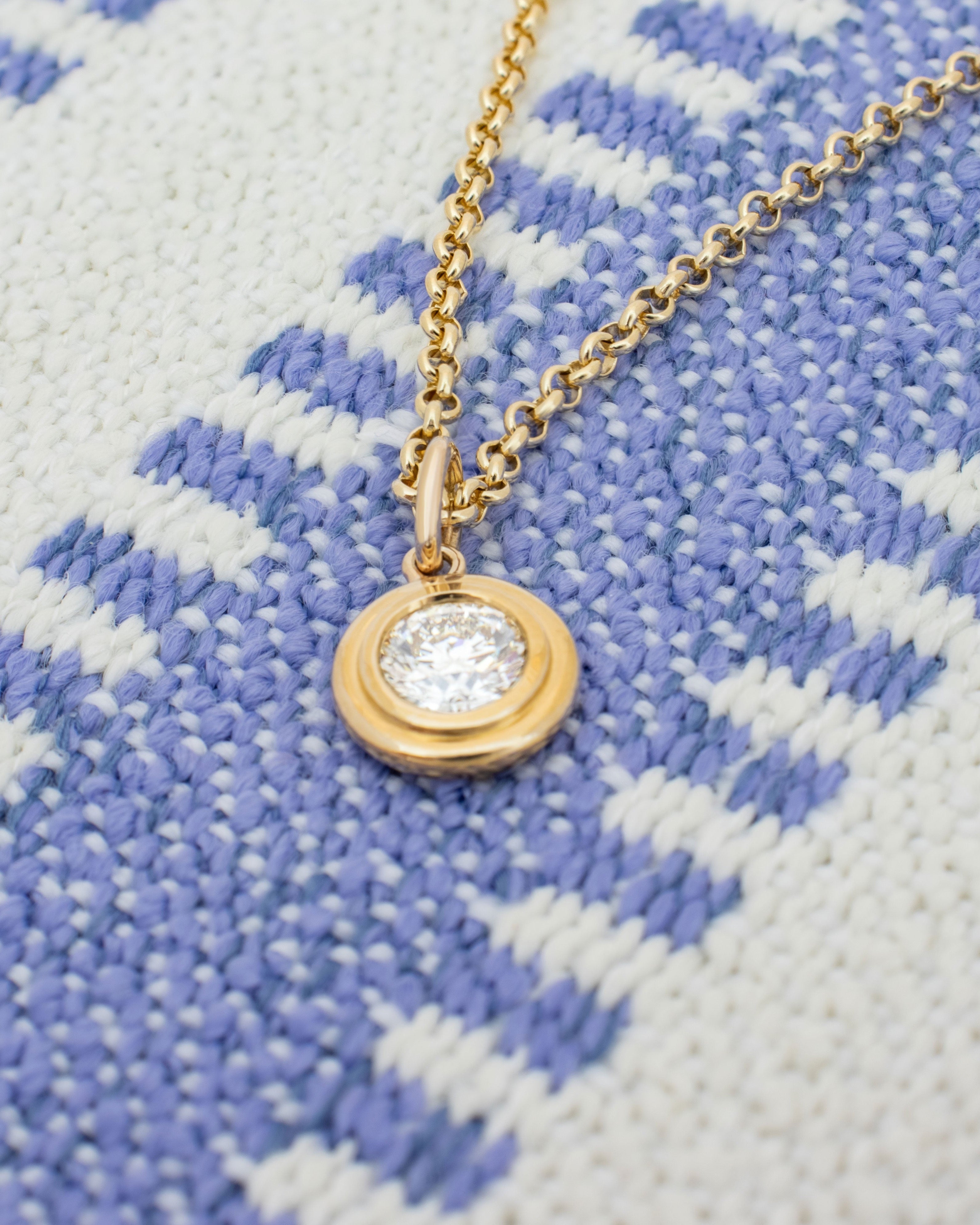 Diamond pendant. Gold and Diamond pendant. Diamond necklace.
