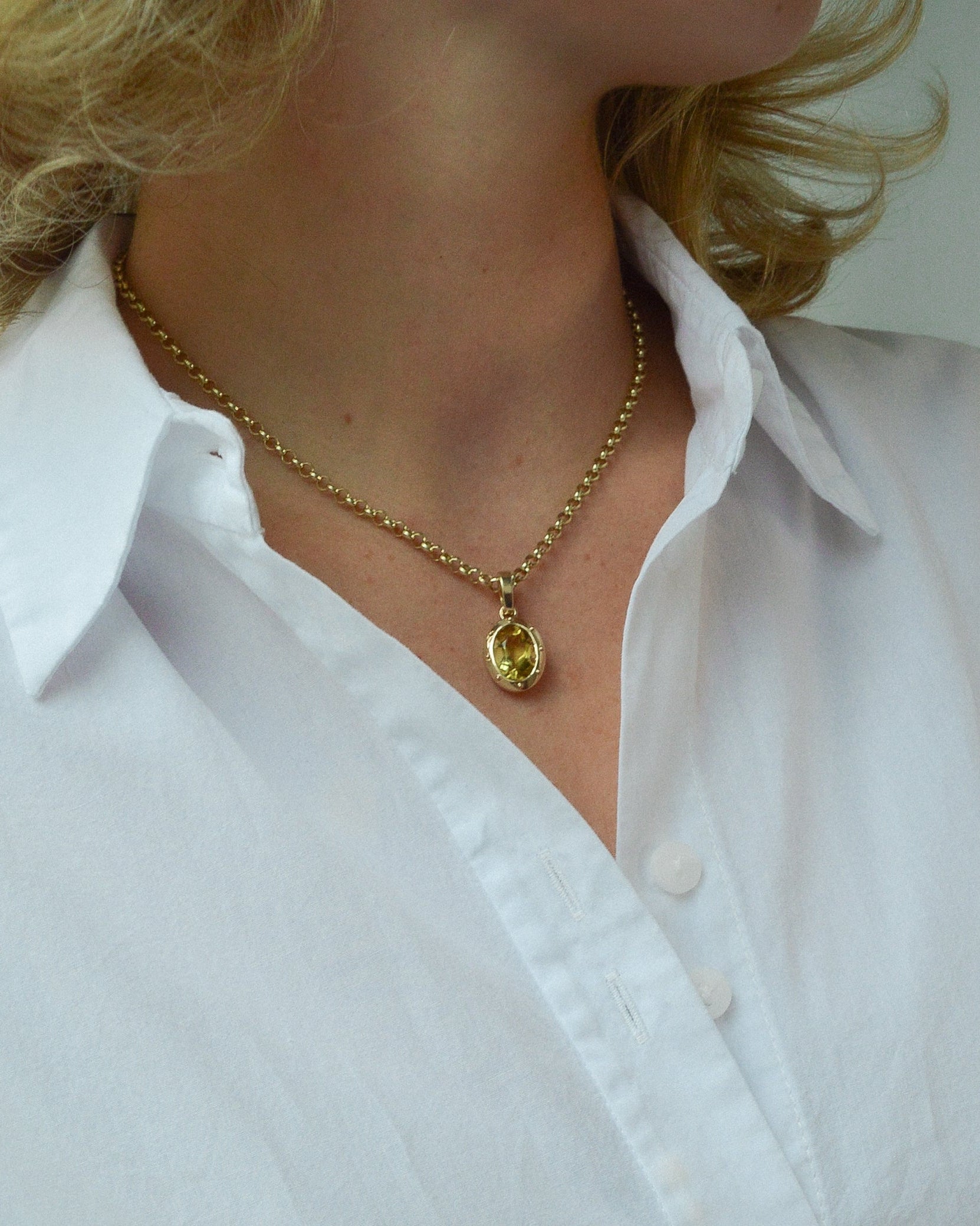 Yellow beryl pendant set in gold. Yellow gemstone pendant