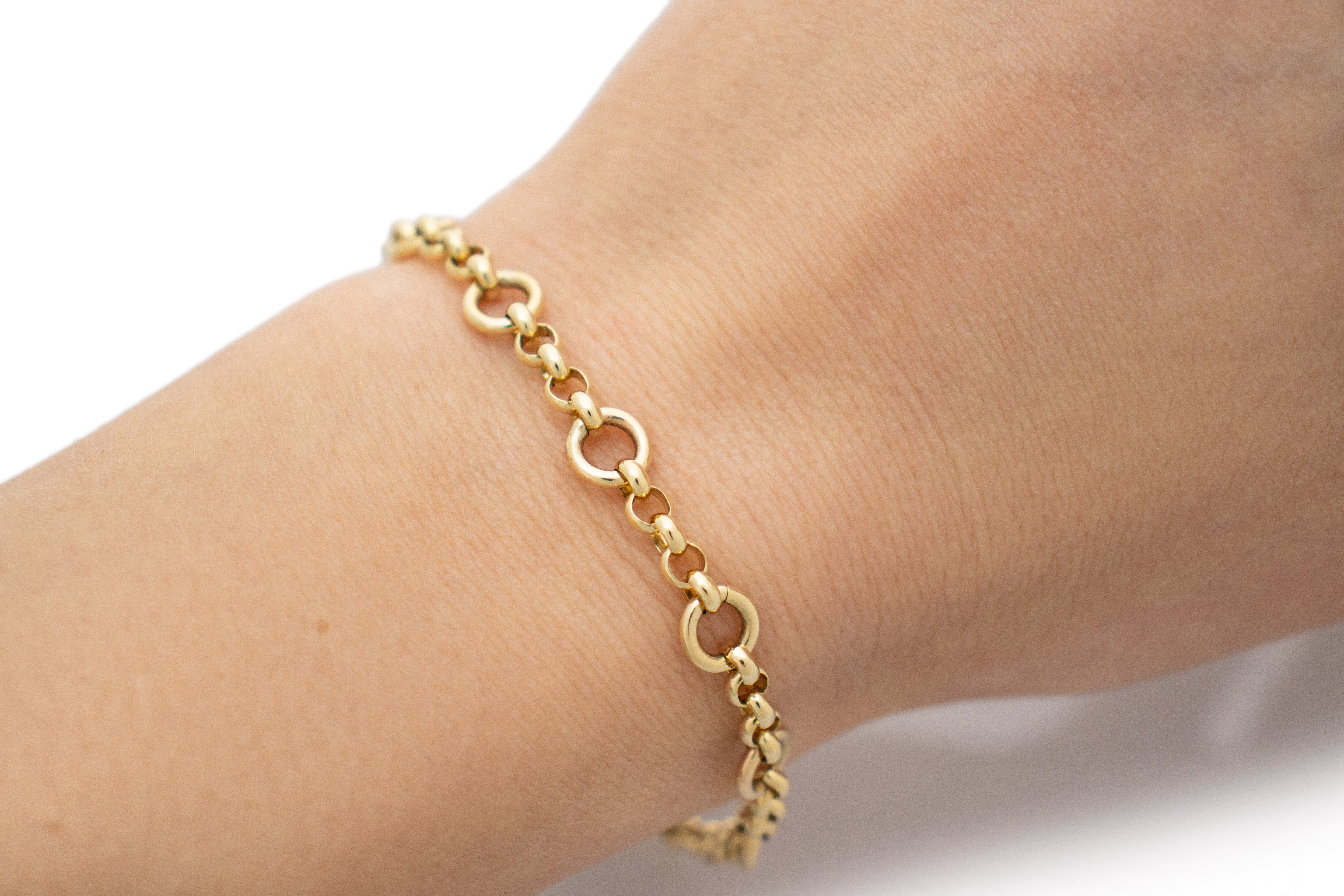 Little & Large bracelet. Gold chain bracelet. Solid gold chain bracelet. Beautiful bracelet. Charm bracelet. Serena Ansell Jewellery. Fine jewellery London. 