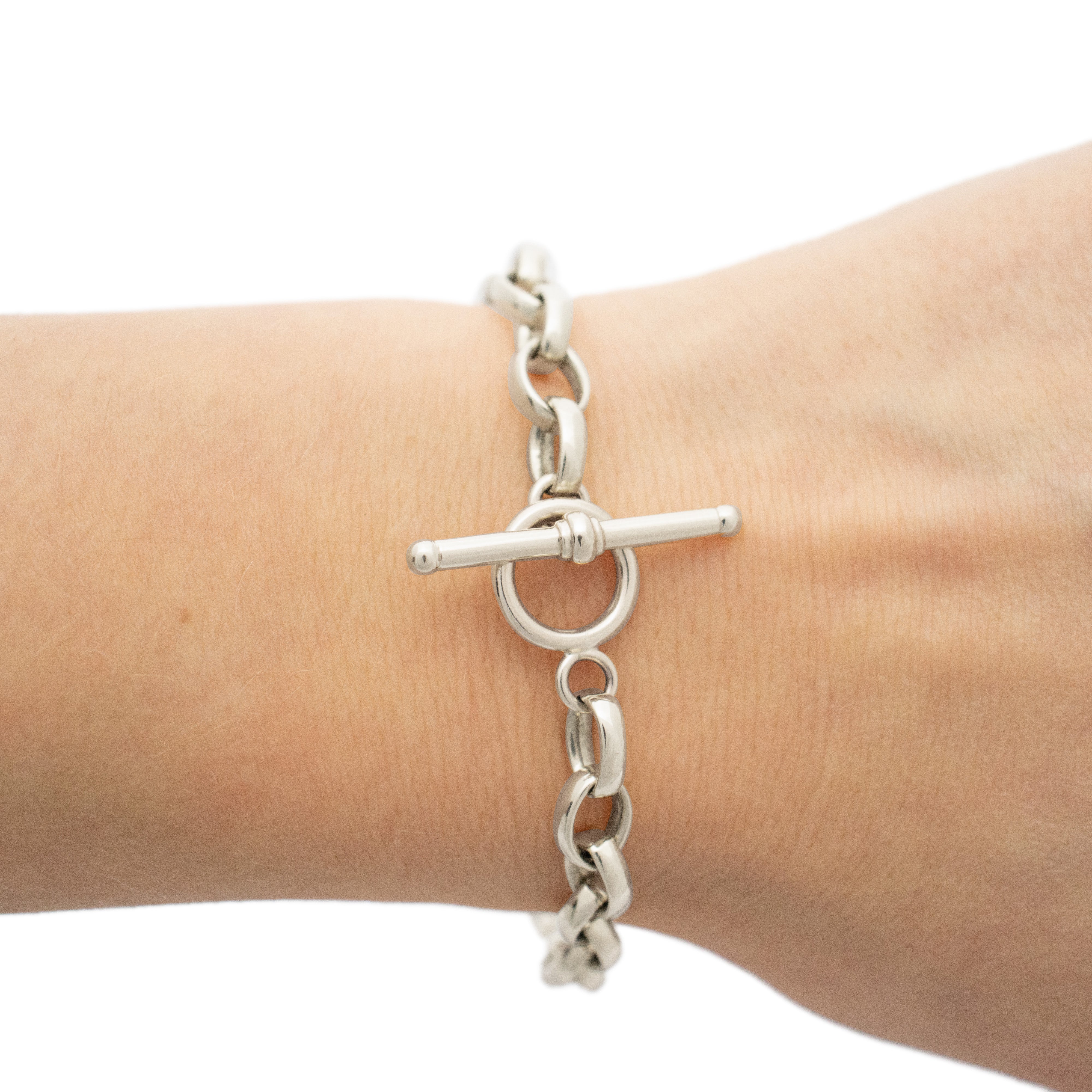 Silver belcher t-bar bracelet. Solid silver bracelet. Silver chain bracelet. T-bar bracelet. T-bar clasp. Belcher chain bracelet. Serena Ansell Jewellery. Fine jewellery. 