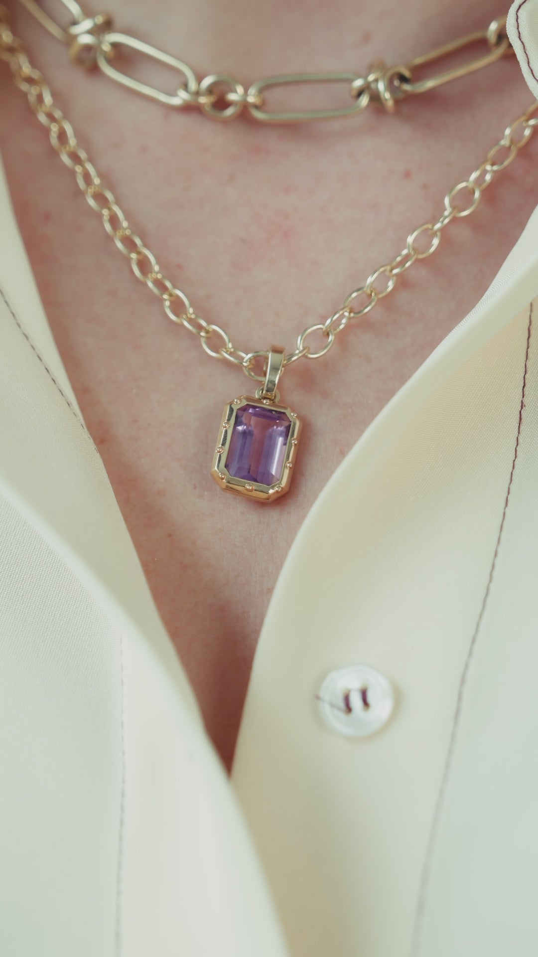Amethest pendant set in gold