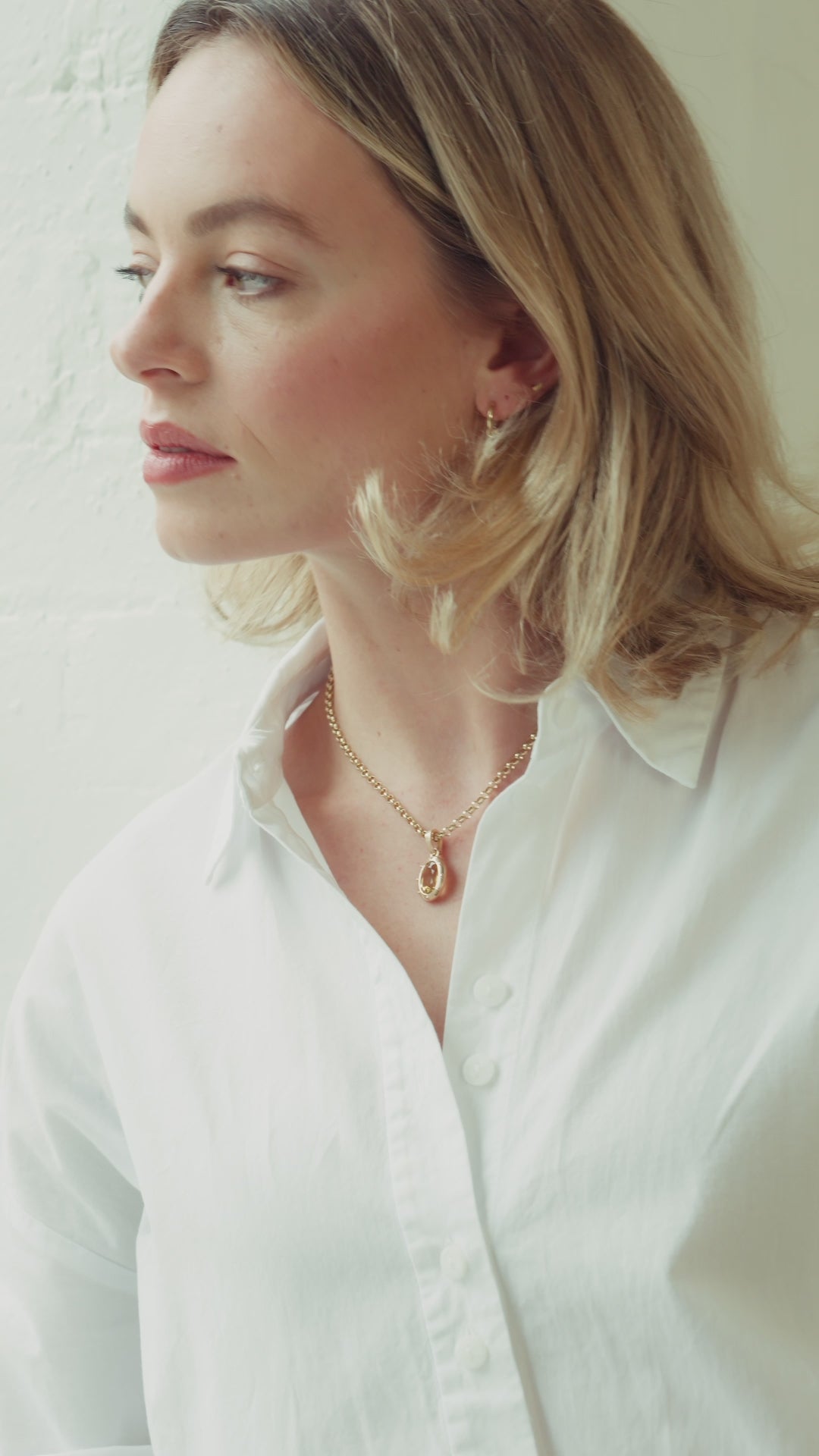 Yellow beryl pendant set in gold. Yellow gemstone pendant